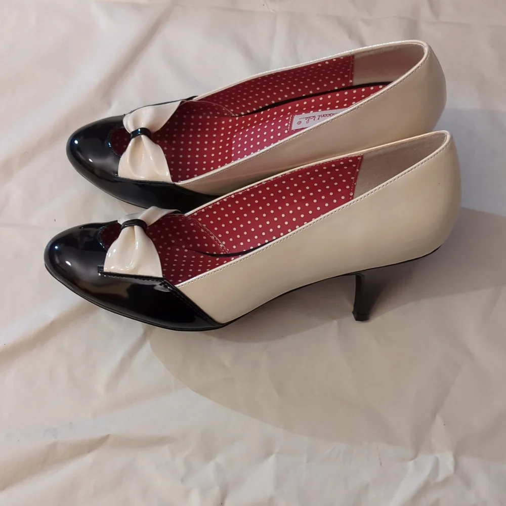 B.A.I.T. VEGAN VINTAGE STLYE PUMPS - Picture 5 of 12